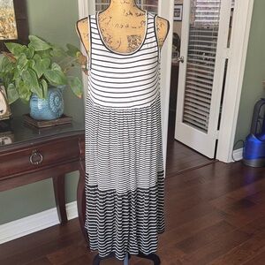 Max Studio Black and White Striped flowy dress